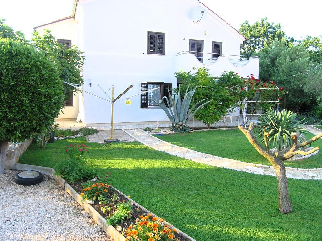 Apartmani Dolencic Krk Town Exterior photo