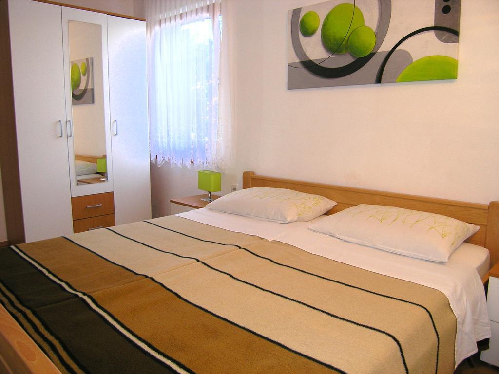Apartmani Dolencic Krk Town Exterior photo