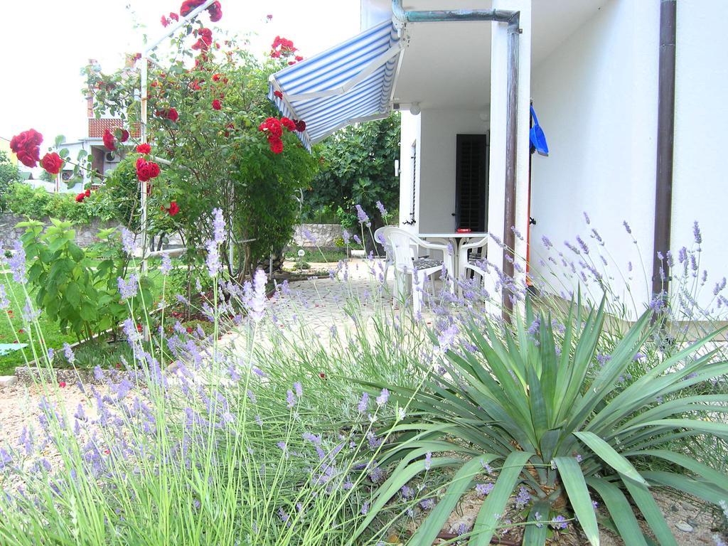 Apartmani Dolencic Krk Town Exterior photo
