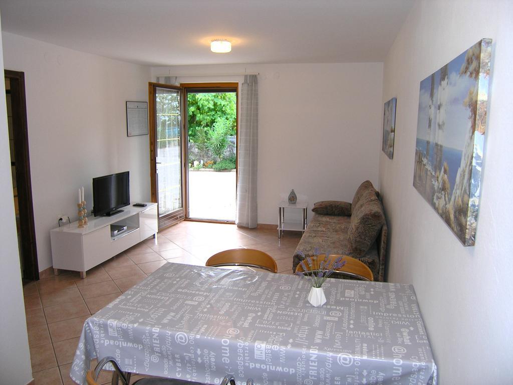 Apartmani Dolencic Krk Town Exterior photo