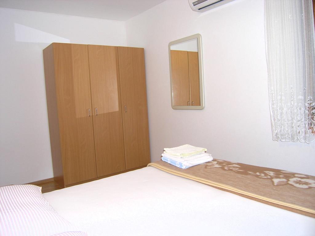 Apartmani Dolencic Krk Town Exterior photo