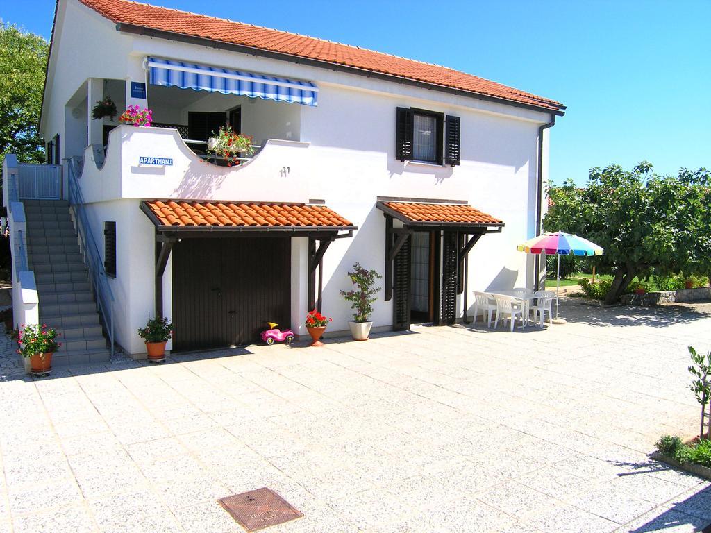 Apartmani Dolencic Krk Town Exterior photo