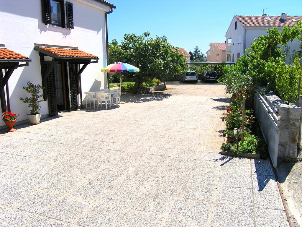 Apartmani Dolencic Krk Town Exterior photo