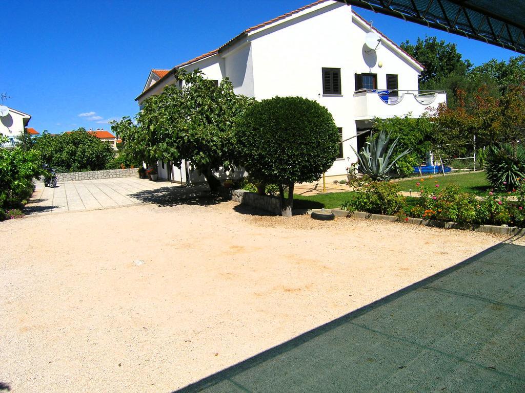 Apartmani Dolencic Krk Town Exterior photo